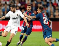 IM体育App下载-关于塞维利亚将面临对手巴伦西亚的挑战，双方争夺西甲积分榜前四位置的信息