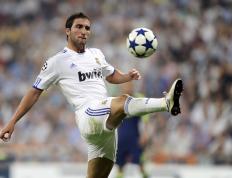 IM体育数据分析平台-虚拟与现实交错，2026世界杯焦点战，广东队如何正面击溃湖人队？