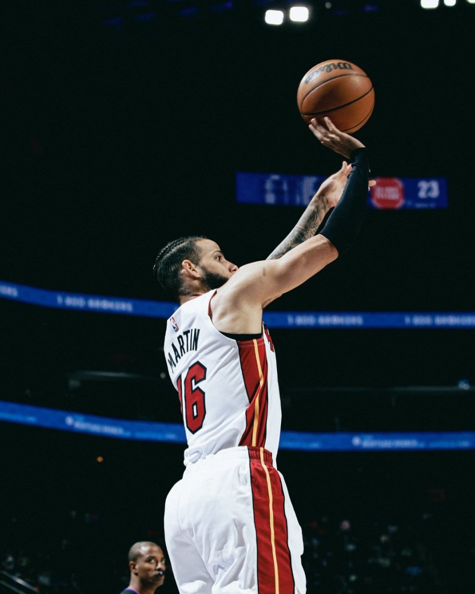 IM体育官网-热火B队逆转加拿大男篮，布拉德利绝境逆转的简单介绍