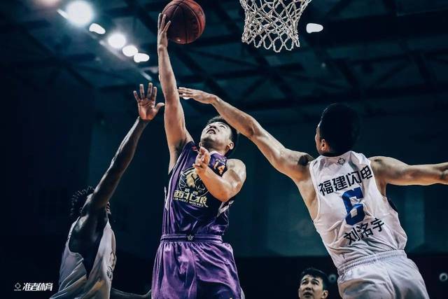 IM体育数据分析平台-俱乐部篮球联赛迎来封闭赛季,球迷猜想