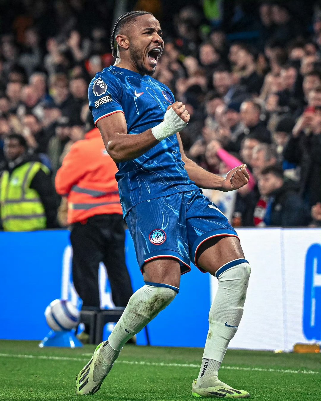 IM体育官网入口-包含切尔西客场惊险逆转，球迷心情一跌之后一跃的词条