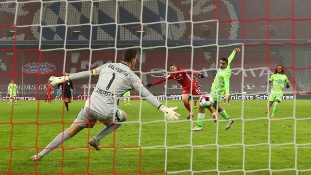 IM体育官方网站-狼堡球员成功突破对手防线,夺得好成绩