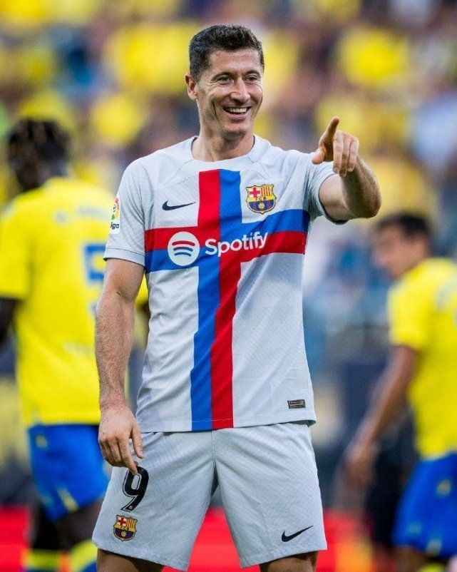 IM体育官方网-包含塞维利亚成功逆转胜利,登顶积分榜领先的词条