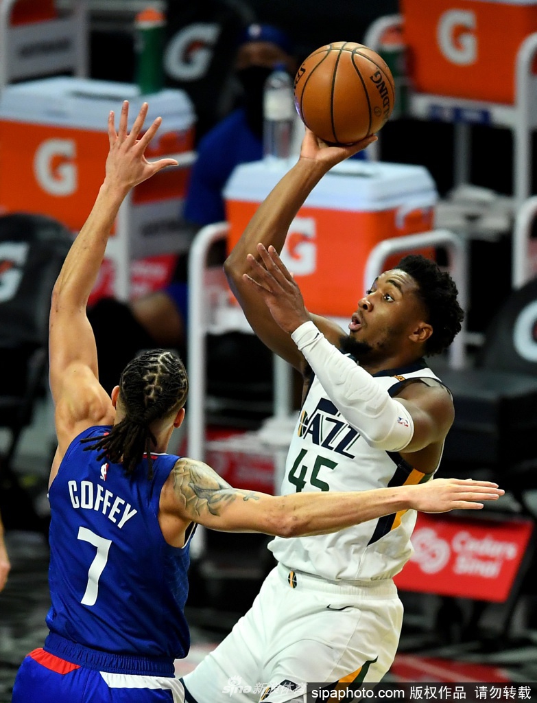 IM体育下载-江苏队完胜爵士，米切尔带队取胜