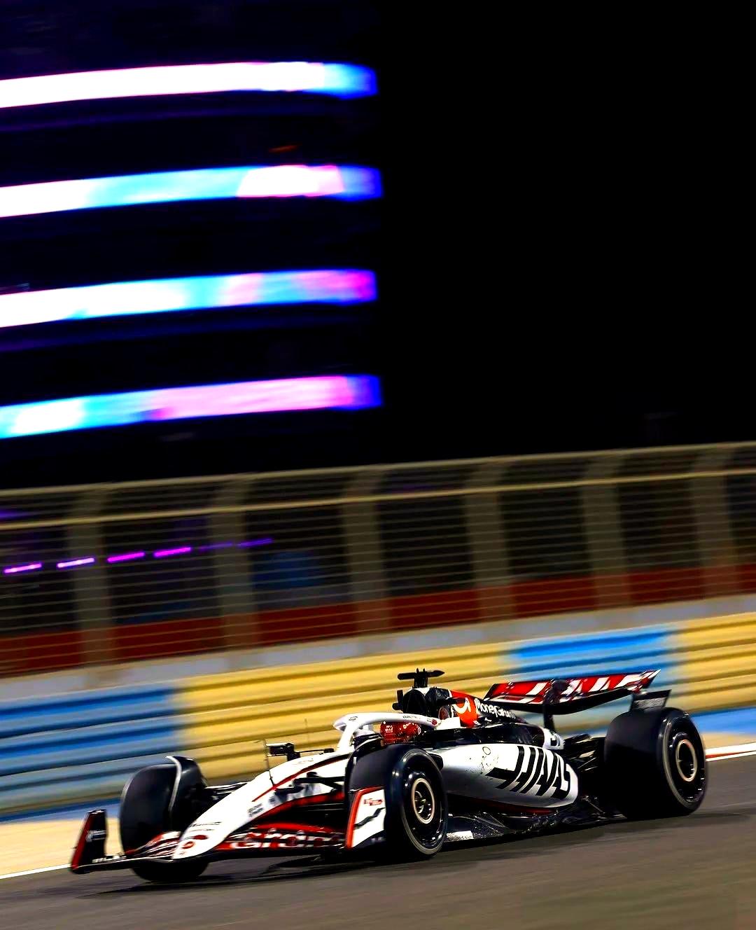 IM体育-梅赛德斯轻取哈斯车队,皮亚斯特里高光表现的简单介绍