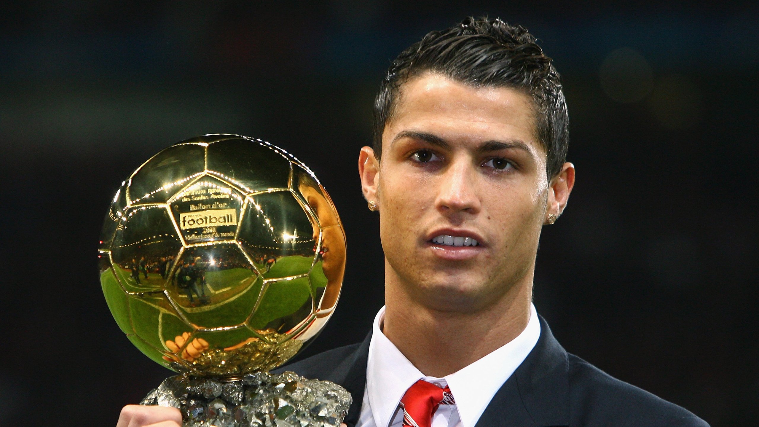 IM体育官网入口-安菲尔德奇迹再现，贝林厄姆导演逆转，利物浦绝境逢生击退里昂